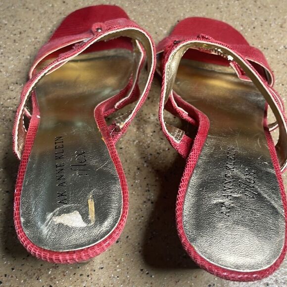 Anne Klein iFlex red lizard embossed sueded leather wood heel comfort sandals - Picture 15 of 16